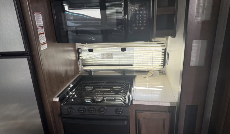 
								2019 Keystone Cougar 368MBI Bunk Room wit Loft. All Season full									