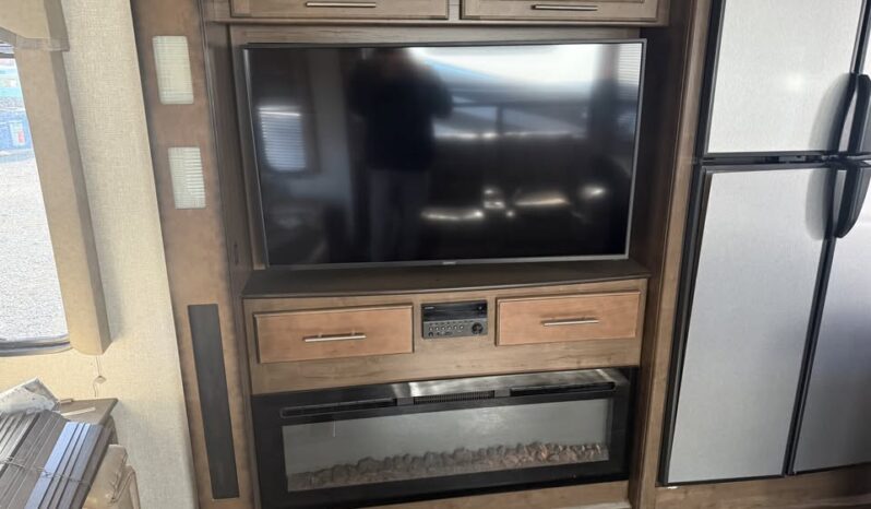
								2019 Keystone Cougar 368MBI Bunk Room wit Loft. All Season full									