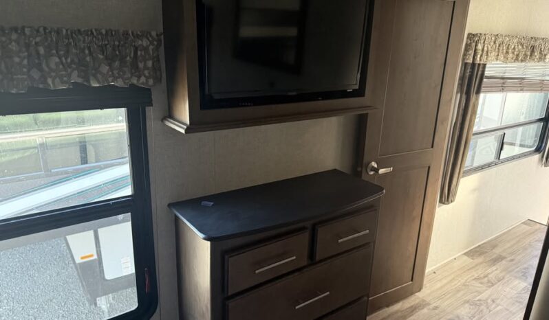 
								2019 Keystone Cougar 368MBI Bunk Room wit Loft. All Season full									