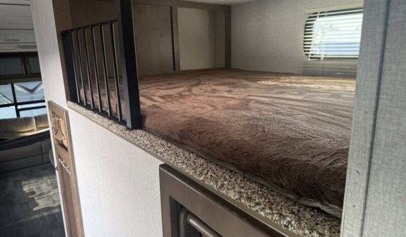 
								2019 Keystone Cougar 368MBI Bunk Room wit Loft. All Season full									