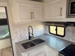 
										Super Clean Dutchmen Astoria 3203 BH Bunk Room Model. All Season-4 Season full									