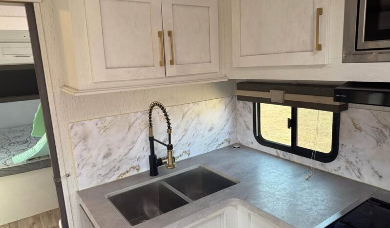
								Super Clean Dutchmen Astoria 3203 BH Bunk Room Model. All Season-4 Season full									