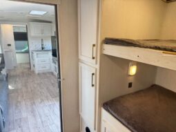 
										Super Clean Dutchmen Astoria 3203 BH Bunk Room Model. All Season-4 Season full									