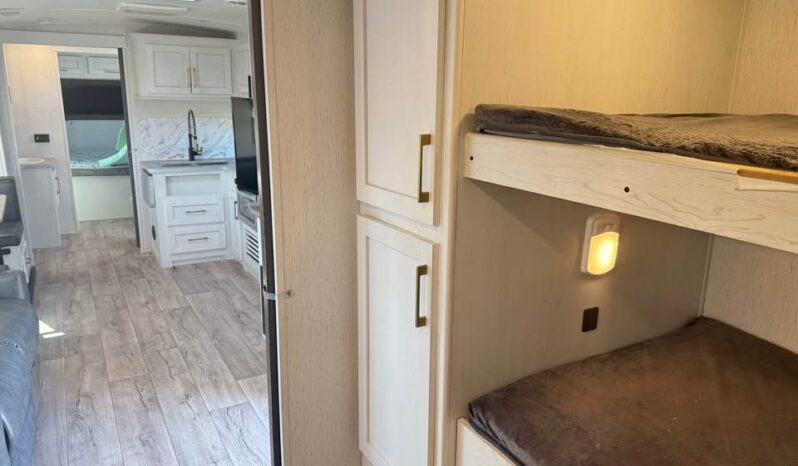 
								Super Clean Dutchmen Astoria 3203 BH Bunk Room Model. All Season-4 Season full									