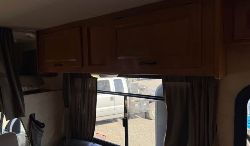 
								2012 Thor Majestic 28A full									