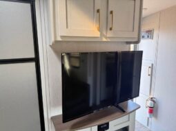 
										Super Clean Dutchmen Astoria 3203 BH Bunk Room Model. All Season-4 Season full									