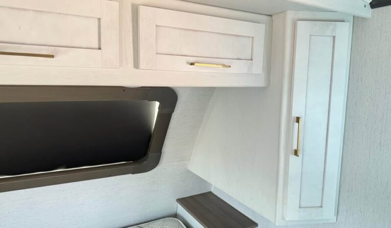 
								Super Clean Dutchmen Astoria 3203 BH Bunk Room Model. All Season-4 Season full									