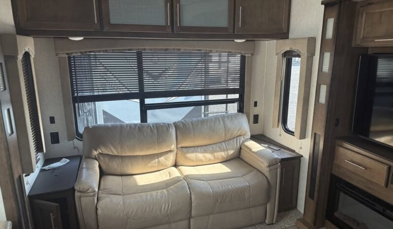 
								2019 Keystone Cougar 368MBI Bunk Room wit Loft. All Season full									