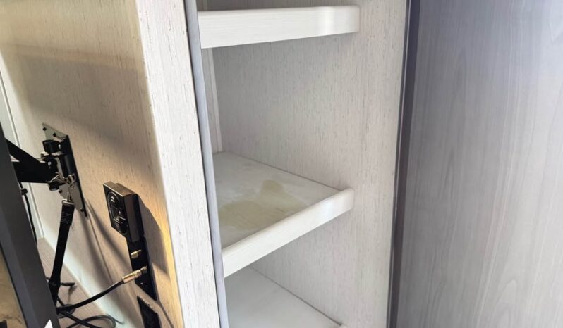 
								Super Clean Dutchmen Astoria 3203 BH Bunk Room Model. All Season-4 Season full									