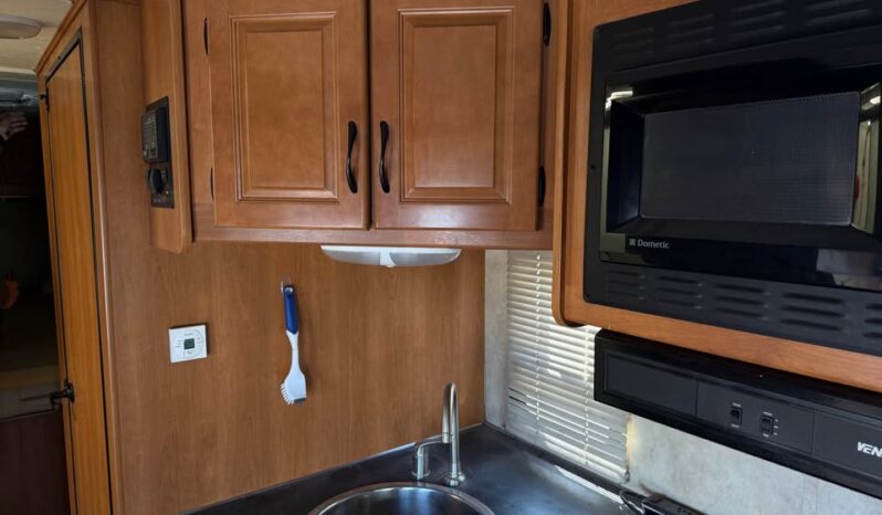 
								2012 Thor Majestic 28A full									