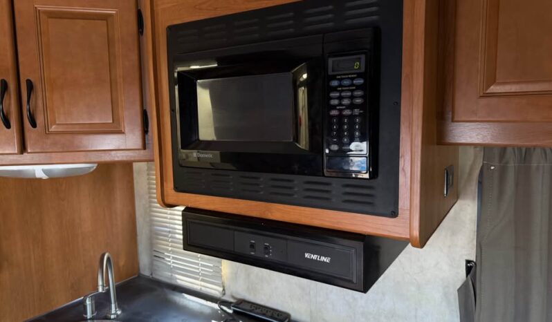 
								2012 Thor Majestic 28A full									