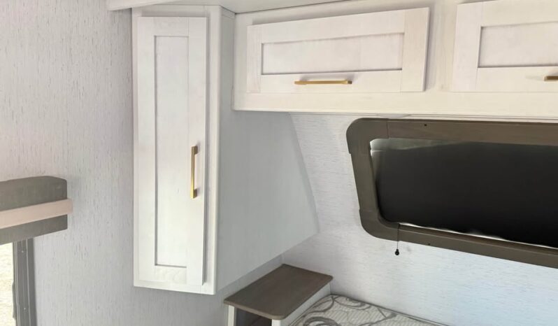 
								Super Clean Dutchmen Astoria 3203 BH Bunk Room Model. All Season-4 Season full									