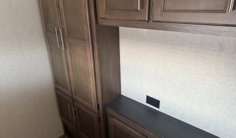 
								2019 Keystone Cougar 368MBI Bunk Room wit Loft. All Season full									
