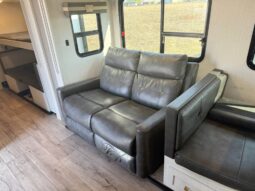 
										Super Clean Dutchmen Astoria 3203 BH Bunk Room Model. All Season-4 Season full									