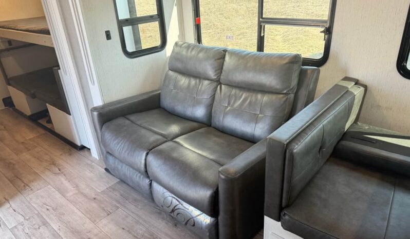 
								Super Clean Dutchmen Astoria 3203 BH Bunk Room Model. All Season-4 Season full									