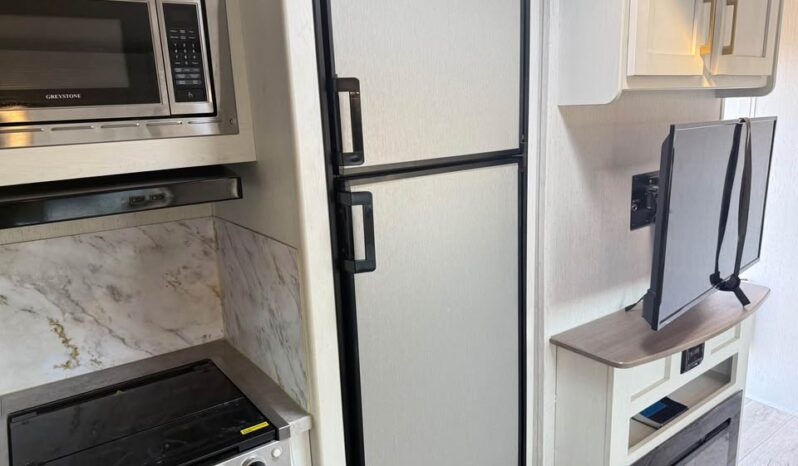 
								Super Clean Dutchmen Astoria 3203 BH Bunk Room Model. All Season-4 Season full									