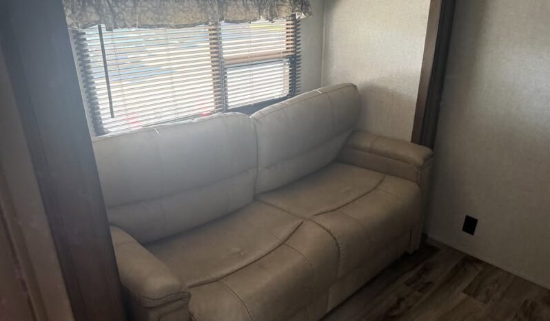 
								2019 Keystone Cougar 368MBI Bunk Room wit Loft. All Season full									