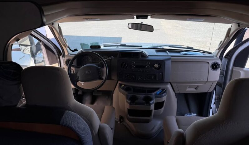 
								2012 Thor Majestic 28A full									