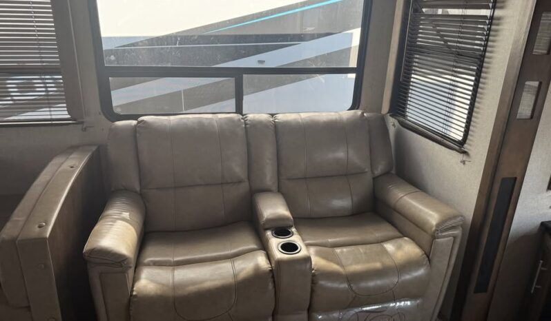 
								2019 Keystone Cougar 368MBI Bunk Room wit Loft. All Season full									