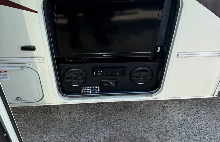 
								2016 Coachmen Freelander 27QB. Chevrolet Chassis, Generator, Low Miles full									