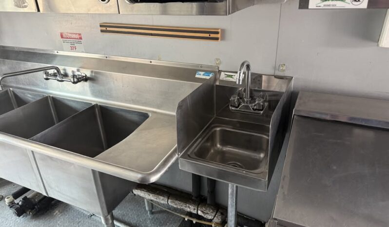 
								2017 Ford Chassis Class 6-7 Food Truck with customer build. Truck was 250k+ New full									