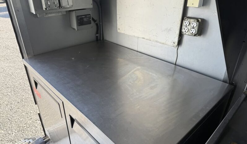 
								2017 Ford Chassis Class 6-7 Food Truck with customer build. Truck was 250k+ New full									