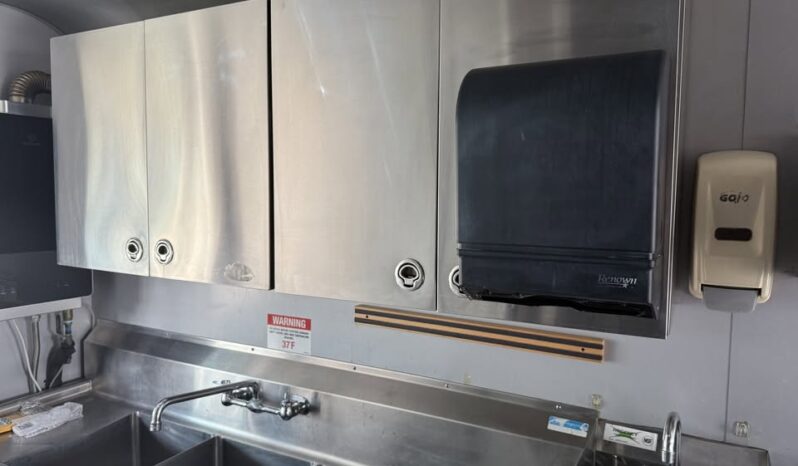 
								2017 Ford Chassis Class 6-7 Food Truck with customer build. Truck was 250k+ New full									