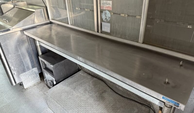 
								2017 Ford Chassis Class 6-7 Food Truck with customer build. Truck was 250k+ New full									