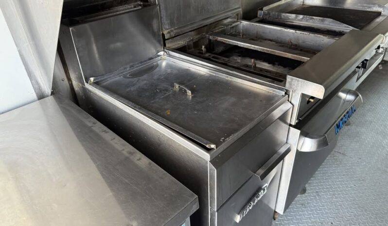 
								2017 Ford Chassis Class 6-7 Food Truck with customer build. Truck was 250k+ New full									