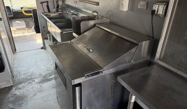 
								2017 Ford Chassis Class 6-7 Food Truck with customer build. Truck was 250k+ New full									