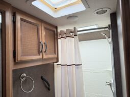 
										2017 Thor Vegas 25.3 Super Low Miles, full									