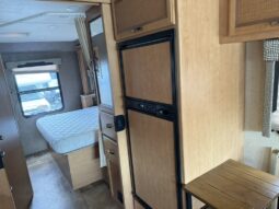
										2017 Thor Vegas 25.3 Super Low Miles, full									