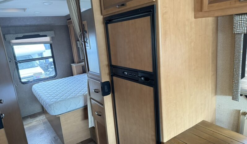 
								2017 Thor Vegas 25.3 Super Low Miles, full									