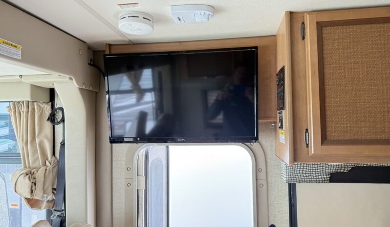 
								2017 Thor Vegas 25.3 Super Low Miles, full									
