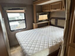 
										2017 Thor Vegas 25.3 Super Low Miles, full									