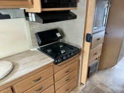 
										2017 Thor Vegas 25.3 Super Low Miles, full									