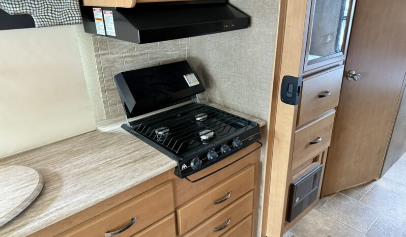 
								2017 Thor Vegas 25.3 Super Low Miles, full									