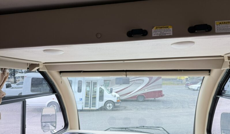 
								2017 Thor Vegas 25.3 Super Low Miles, full									