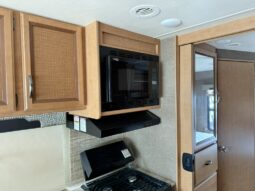
										2017 Thor Vegas 25.3 Super Low Miles, full									