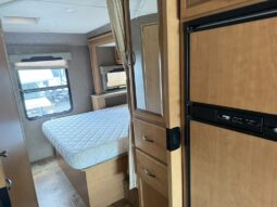 
										2017 Thor Vegas 25.3 Super Low Miles, full									
