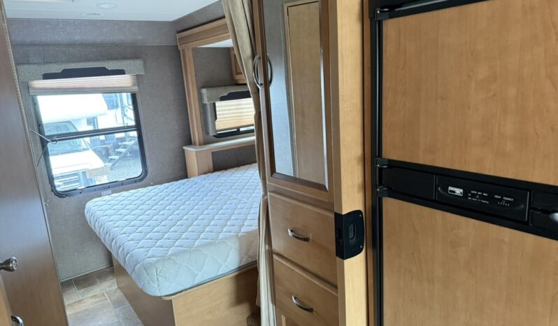 
								2017 Thor Vegas 25.3 Super Low Miles, full									
