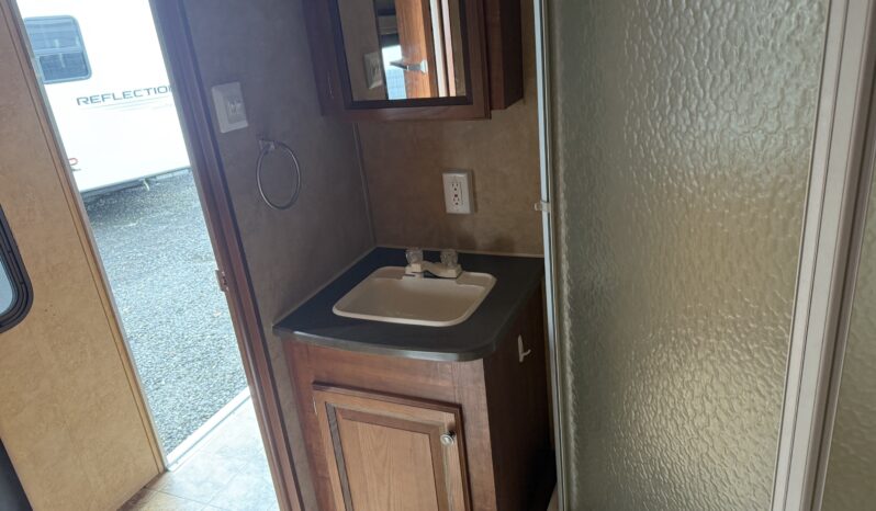 
								2012 Jayco Eagle Triple Slide Rear Living, All Season Power Jacks full									