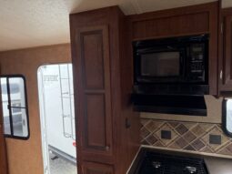 
										2012 Jayco Eagle Triple Slide Rear Living, All Season Power Jacks full									