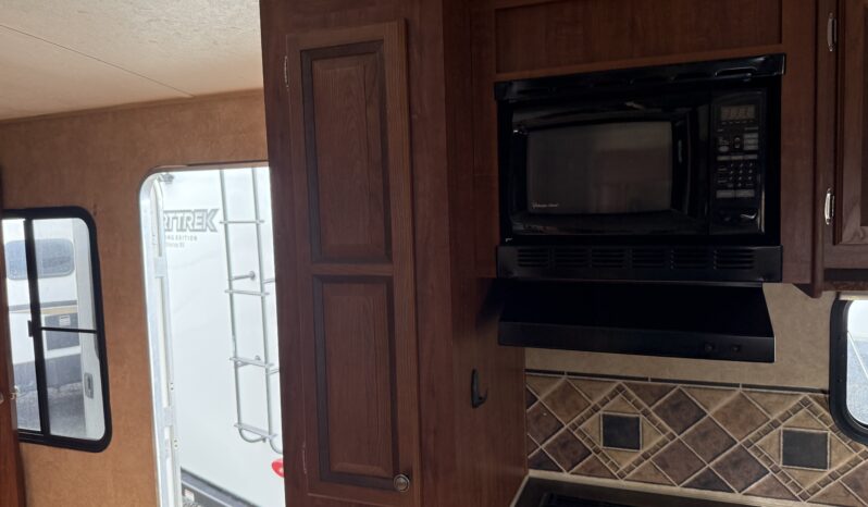 
								2012 Jayco Eagle Triple Slide Rear Living, All Season Power Jacks full									