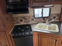 
										2012 Jayco Eagle Triple Slide Rear Living, All Season Power Jacks full									