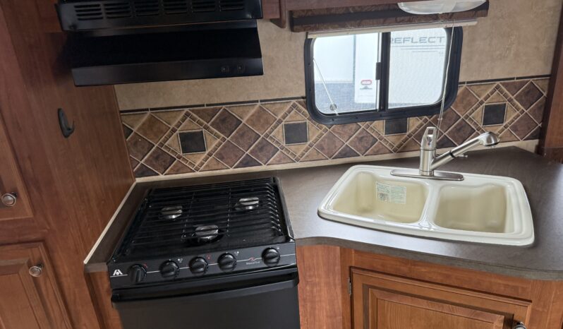 
								2012 Jayco Eagle Triple Slide Rear Living, All Season Power Jacks full									