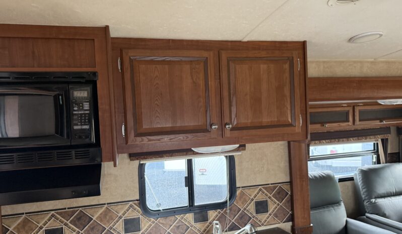 
								2012 Jayco Eagle Triple Slide Rear Living, All Season Power Jacks full									