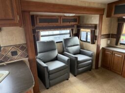 
										2012 Jayco Eagle Triple Slide Rear Living, All Season Power Jacks full									