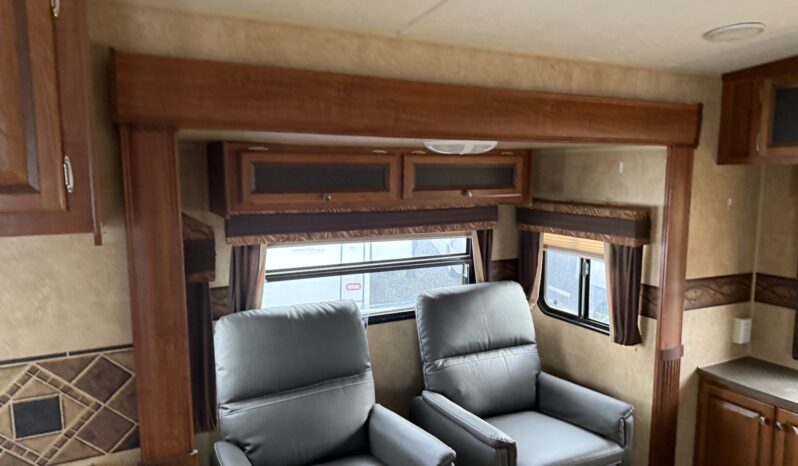 
								2012 Jayco Eagle Triple Slide Rear Living, All Season Power Jacks full									