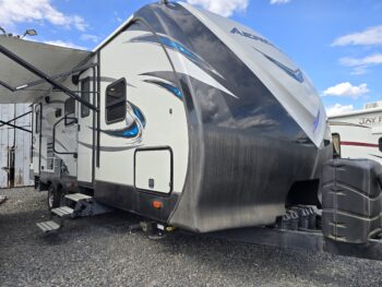 2018 AEROLITE LUXURY CLASS 242BHSL *PWR BUNKS, AUTO LEVELING, SLIDEOUT